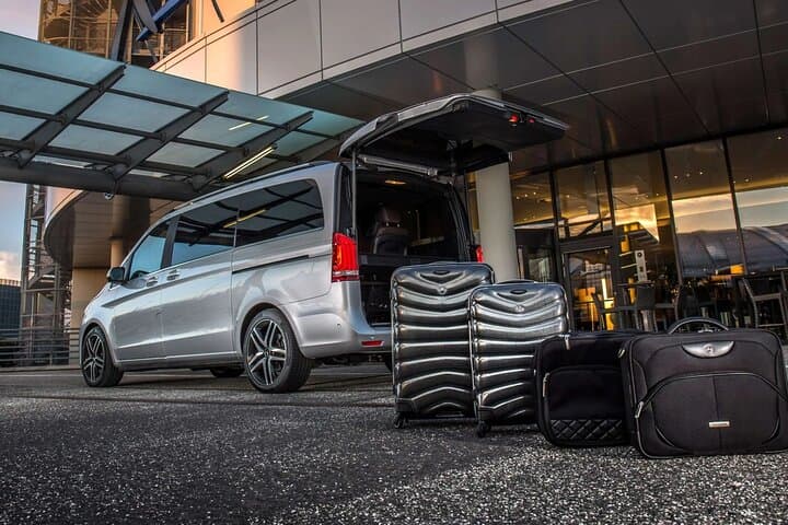 Private Round Transfer from Keflavik Reykjavik to Glacier Lagoon