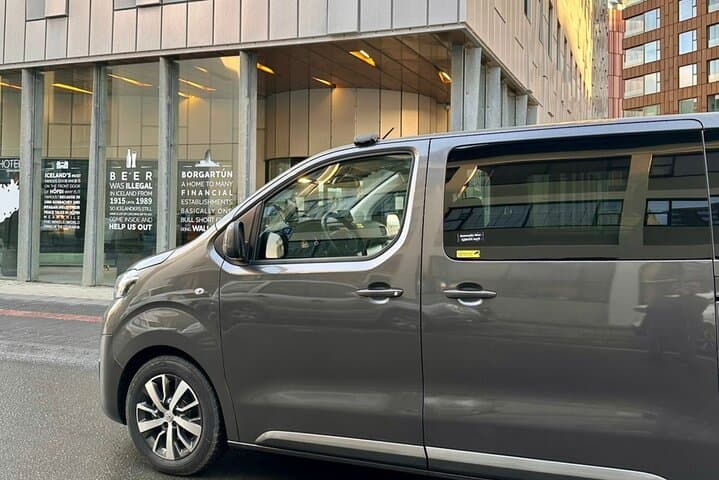 Luxury Private Transfer from Reykjavik to Keflavik Airport