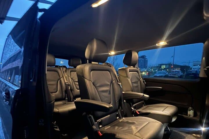Keflavik Airport : Private Transfer TO/FROM Reykjavik