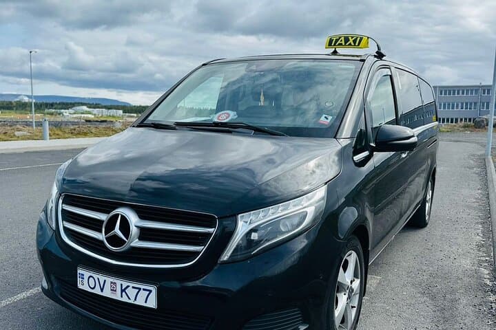 Private Transfer Between Keflavik Airport & Reykjavik