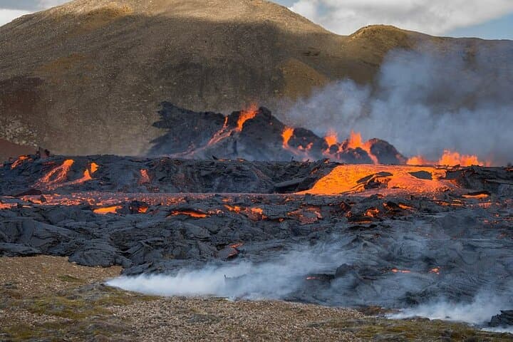 Volcano Hike and Blue Lagoon Admission Tour in Iceland