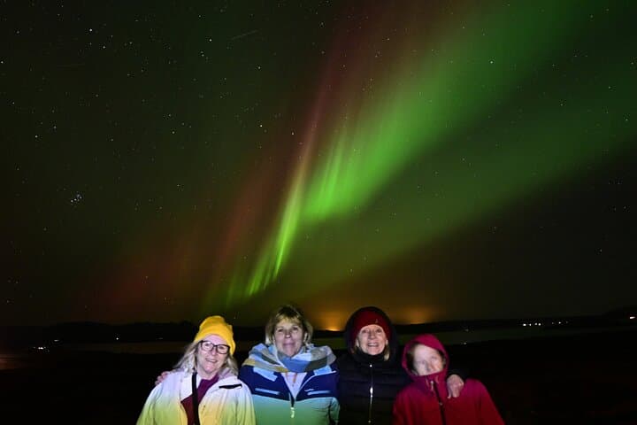 Small-Group Tour: Northern Lights with Photos & Hot Chocolate