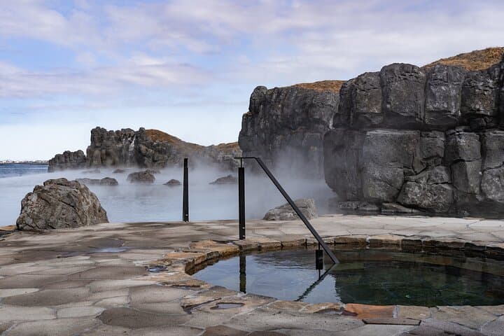 Reykjavik/Keflavik: Sky Lagoon Private Transfer