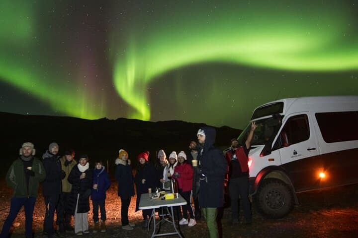 Northern Lights 4x4 Tour with Pastries and Cocoa from Reykjavik