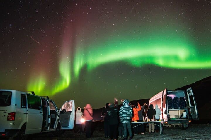 Northern Lights 4x4 Tour with Pastries and Cocoa from Reykjavik
