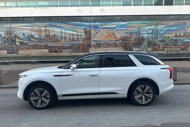 Private Transfer from Reykjavik Cruise Port to Keflavik Airport