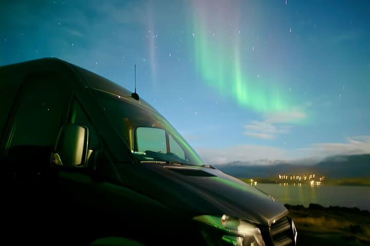 Reykjavik: Northern Lights Small Group with Surprise