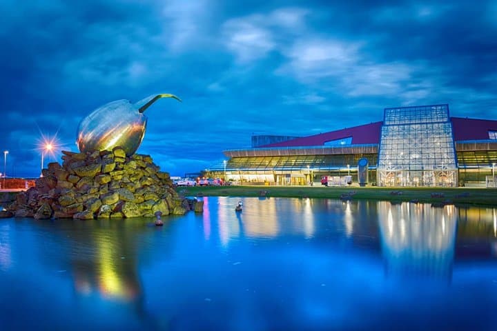 Private Transfer From Reykjavik Hotels to Keflavik Airport (KEF)