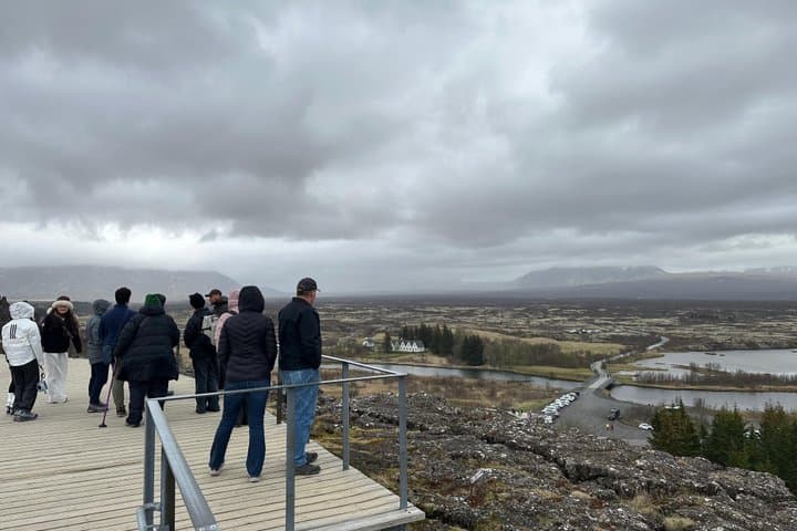 Golden Circle Private Tour – Þingvellir, Geysir & Gullfoss