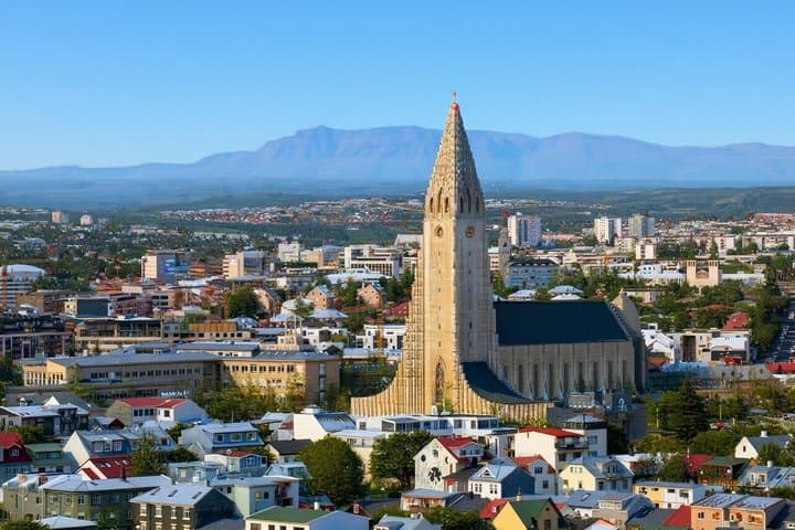 Iceland: Airport Transfers between Keflavik and Reykjavik City