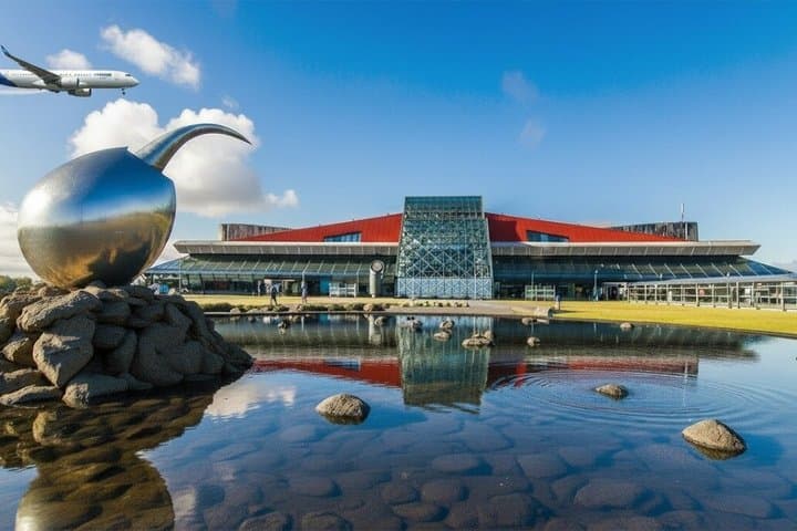 Private Transfer from Keflavik Airport to Reykjavik city