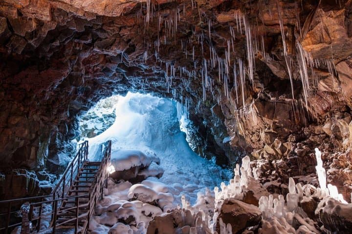 Private Silver Circle and Vidgelmir Lava Cave Tour