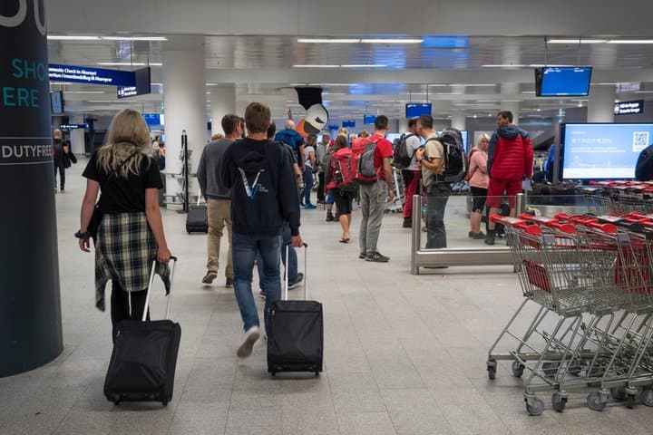 Private Transfer Between Keflavik Airport and Reykjavik locations
