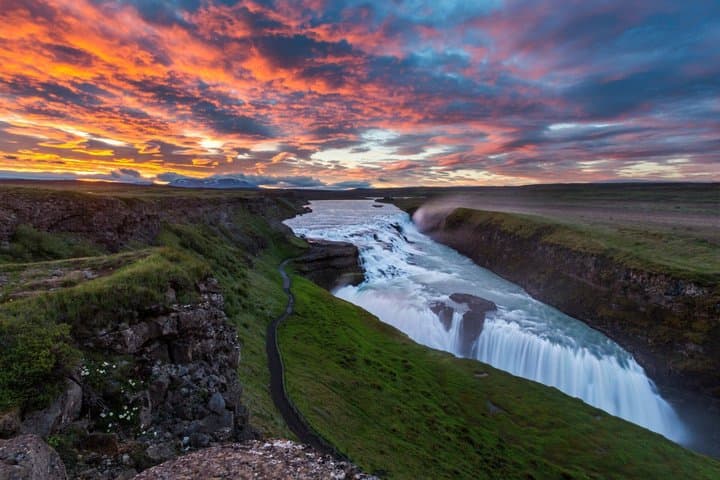 Golden Circle 4x4 Super Jeep Evening Tour: Midnight Sun Adventure