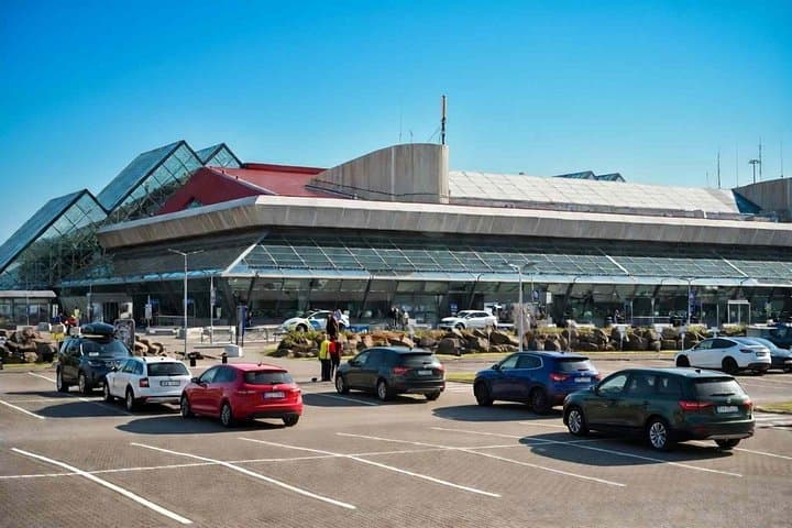 Keflavik Airport One Way Private Transfer To or From Reykjavik