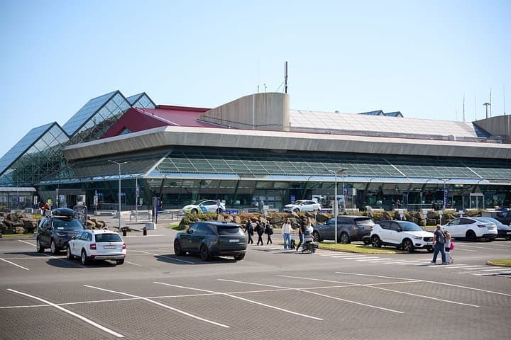 Private Transfer: KEF Airport to Reykjavik with Blue Lagoon Stop