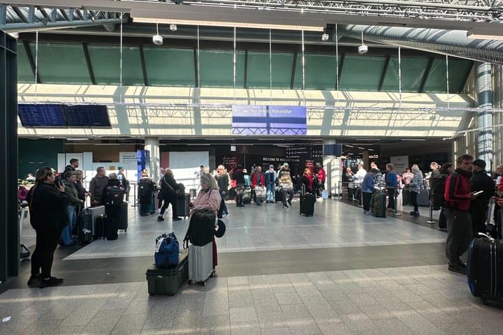Private KEF Airport Transfer to Reykjavík Hotels