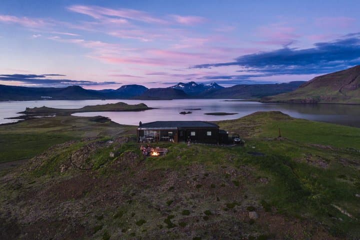 Private Round Trip Hvammsvik Hot Springs Transfer with Entrance