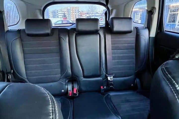 Private Transfer by Van Keflavik Airport To or From Reykjavik