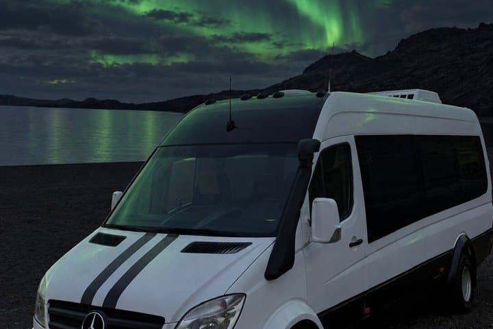 Reykjavik Northern Lights Hunt 4x4 Adventure with Hot Chocolate