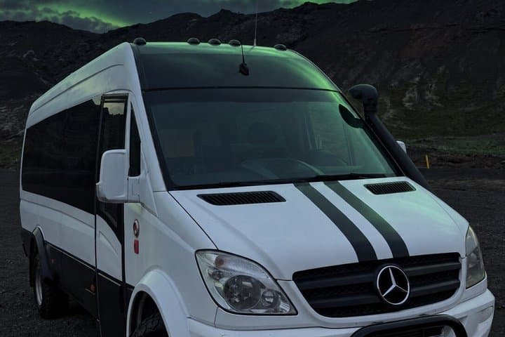 Reykjavik Northern Lights Hunt 4x4 Adventure with Hot Chocolate