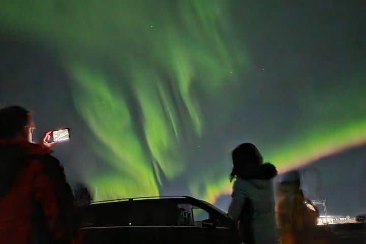 Private Guided Aurora Borealis Experience with Hot Chocolate